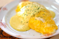 カレーチーズがけオムライス