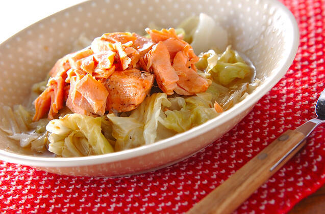 鮭とキャベツの酒蒸し