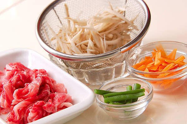 牛肉入りきんぴらの作り方の手順2