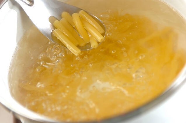 マカロニ入りオムレツの作り方の手順1