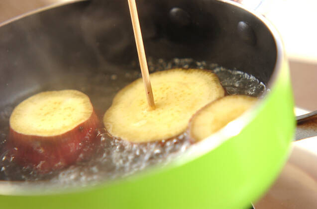 サツマイモの煮物の作り方の手順2