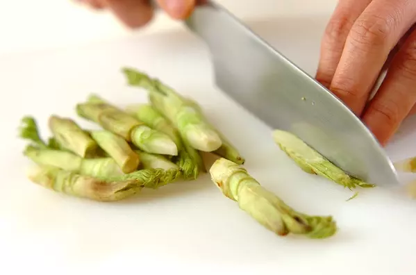 たらの芽の下処理から伝授 簡単ジャコのきんぴら byTomozouさんの作り方1