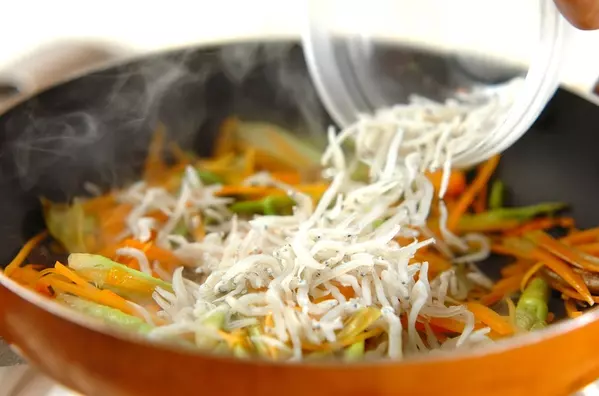 たらの芽の下処理から伝授 簡単ジャコのきんぴら byTomozouさんの作り方2