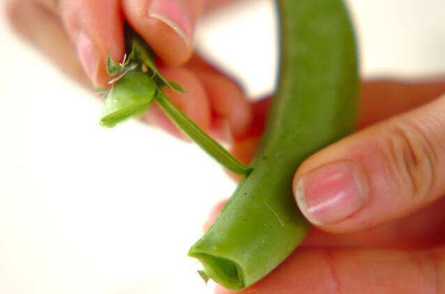 スナップエンドウの和風サラダの作り方の手順1