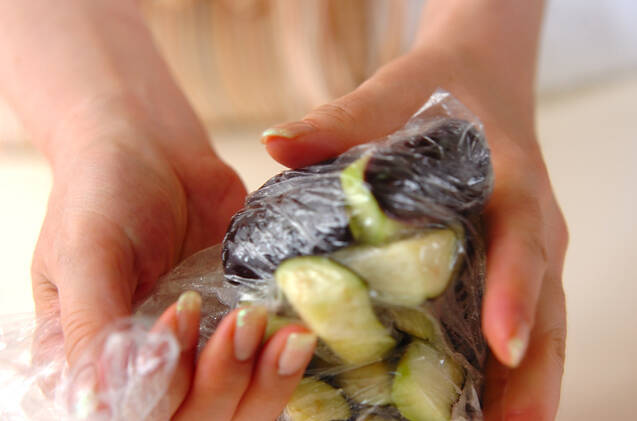 ナスのおかかじょうゆの作り方の手順1