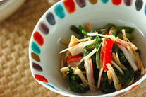 春菊とカニカマの酢の物