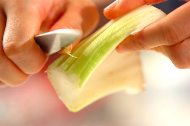 セロリのきんぴらの作り方の手順1