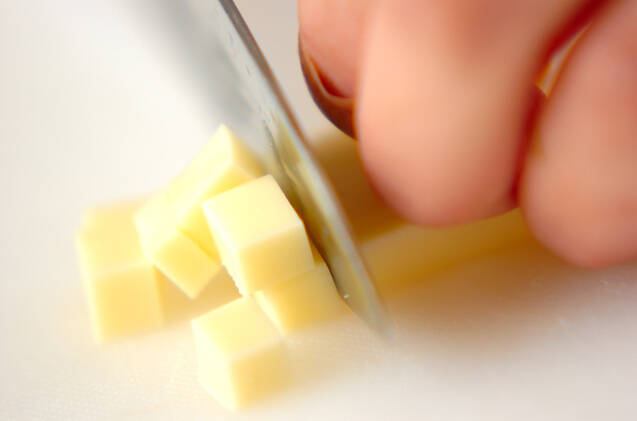 チーズ入りワンタンスープの作り方の手順1