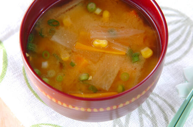 大根とコーンの味噌汁