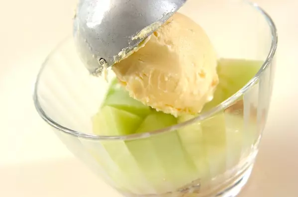 メロンアイスパフェの作り方1