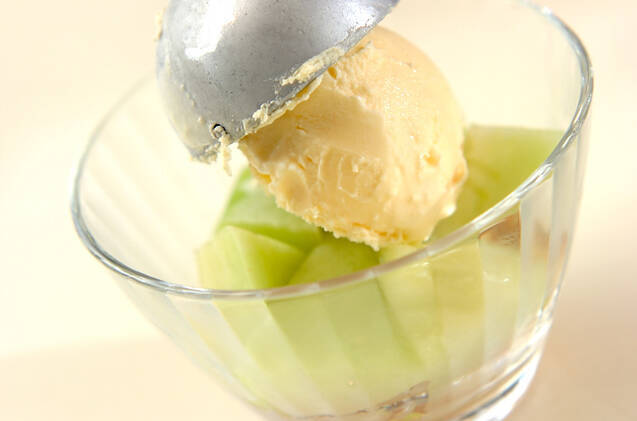 メロンアイスパフェの作り方の手順2