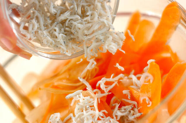 ニンジンとしらすのレモンサラダの作り方の手順4