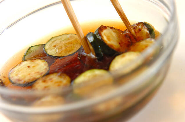 ズッキーニの揚げ浸しの作り方の手順3