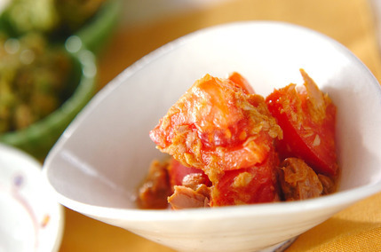 トマトのカレー風味サラダ