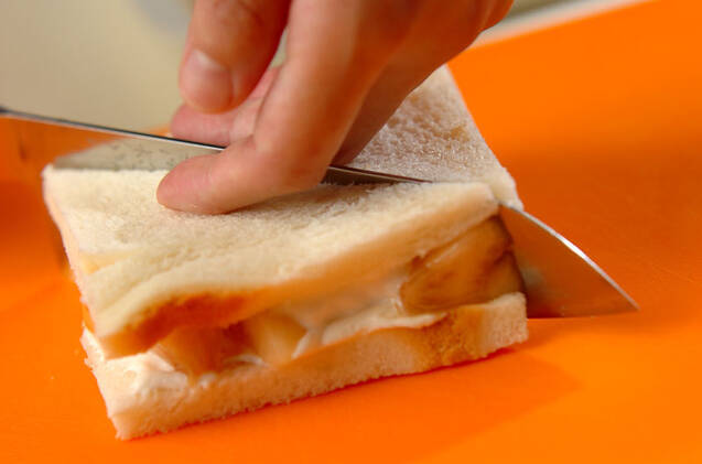 桃と水切りヨーグルトのサンドイッチの作り方の手順3