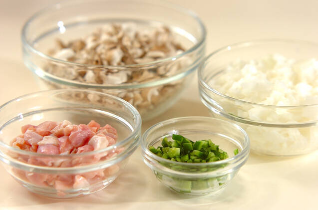 たっぷりキノコオムライスの作り方の手順1