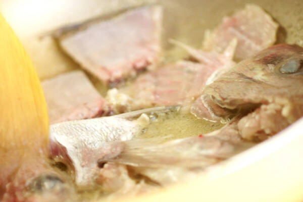 蒸し白身魚の赤ワインソースの作り方の手順2