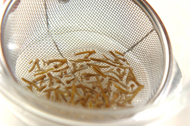 もずくとジュンサイの酢の物の作り方の手順1