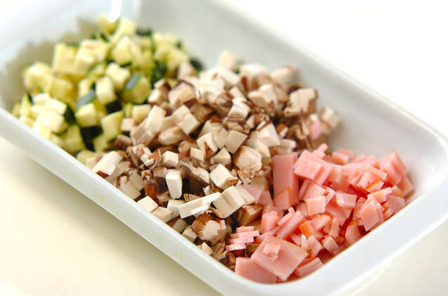 チーズ風味の卵焼きの作り方の手順1