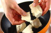 水きり豆腐とキムチの炒め物の作り方1