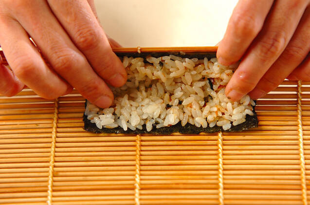 くまさんデコ巻き寿司の作り方の手順7