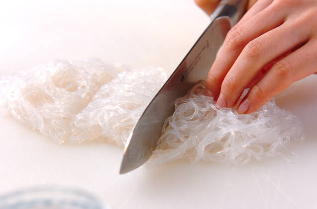 お惣菜屋さん風マヨネーズ春雨サラダの作り方の手順1