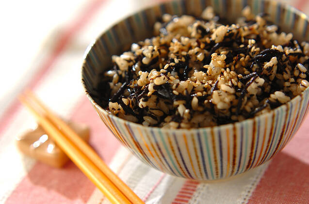 煮ヒジキ混ぜご飯
