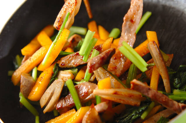 豚肉と柿の炒め物の作り方の手順2