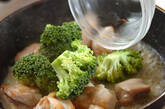 鶏とブロッコリーの白ワイン蒸しの作り方3