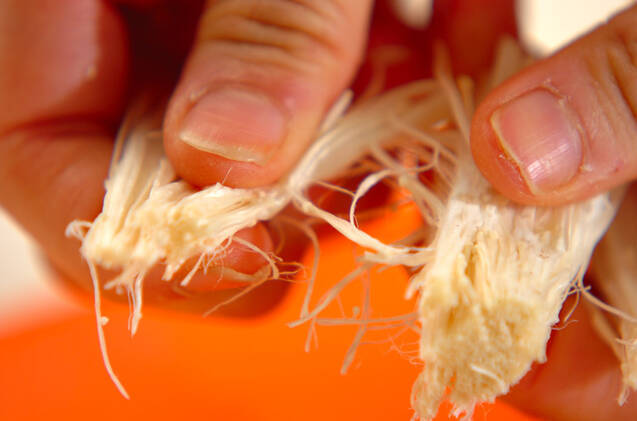 納豆とエノキの田舎みそ汁の作り方の手順1