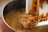 納豆とエノキの田舎みそ汁の作り方2