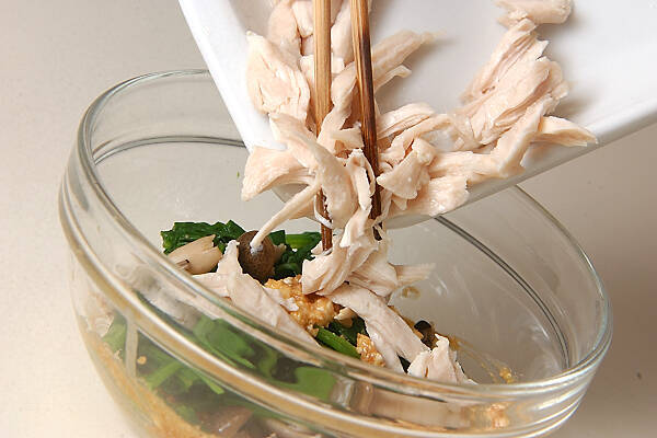 ほうれん草とささ身のナッツ和えの作り方の手順3