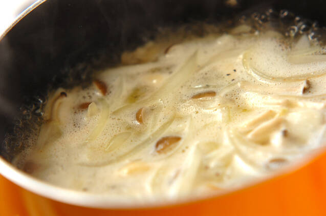 シメジのバタースープの作り方の手順5