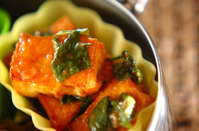 焼き厚揚げの梅肉和え