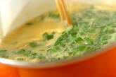 ニラとコーンの中華スープの作り方2