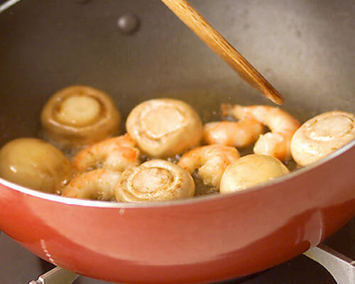 マッシュルームとエビの作り方の手順2