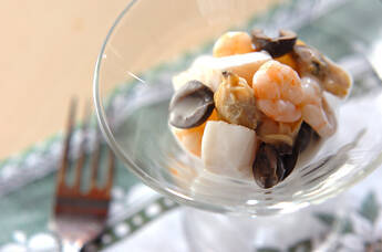 シーフードとオリーブのマリネ