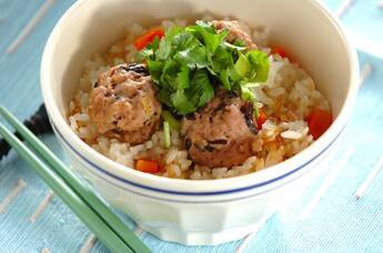 肉団子の炊き込みご飯