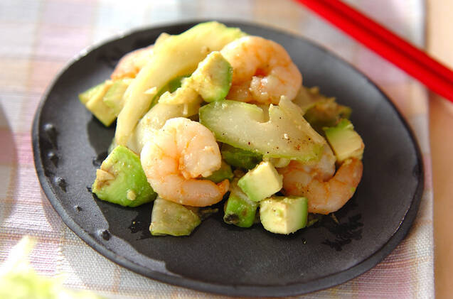 アボカドとエビのアンチョビ炒め