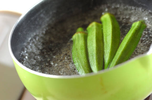 タコとオクラの梅ワサビ和えの作り方の手順5