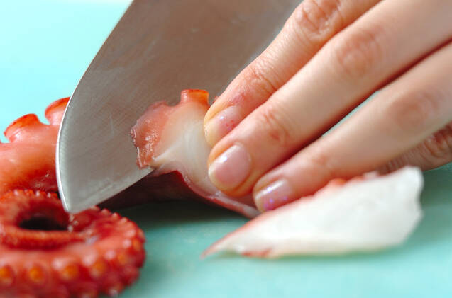 タコとオクラの梅ワサビ和えの作り方の手順1