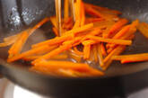 ニンジンのソースきんぴらの作り方1