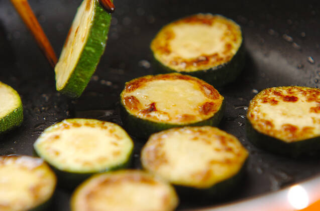 ズッキーニのソテーの作り方の手順2