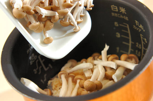 旨味たっぷり！ホタテとシメジの炊き込みご飯の作り方の手順3