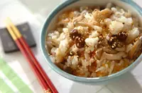 旨味たっぷり！ホタテとシメジの炊き込みご飯