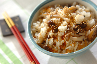 旨味たっぷり ホタテとシメジの炊き込みご飯 レシピ 作り方 E レシピ 料理のプロが作る簡単レシピ