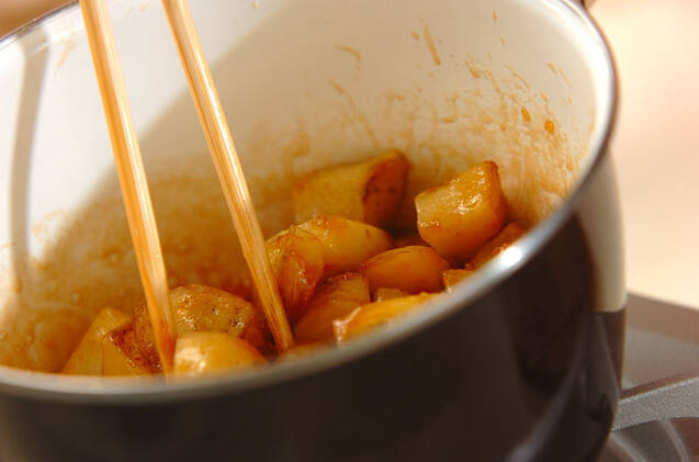 揚げジャガイモの甘辛煮の作り方の手順3