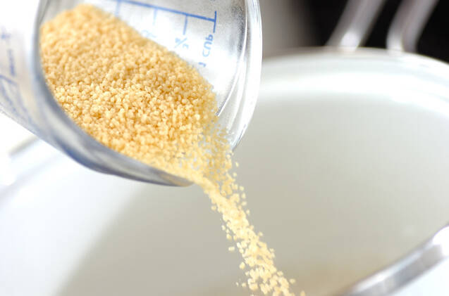 クスクスサラダの作り方の手順1