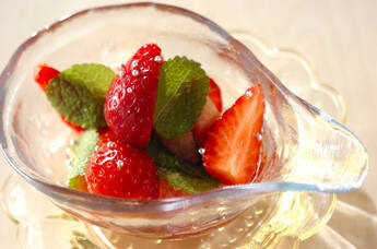 イチゴのミントサラダ