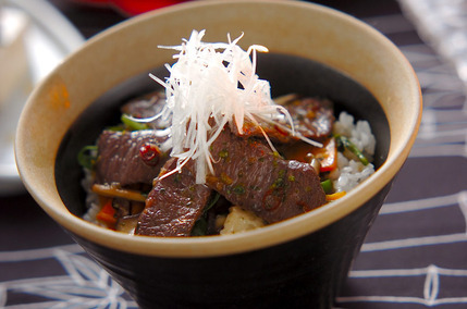 エスニック風カルビ丼